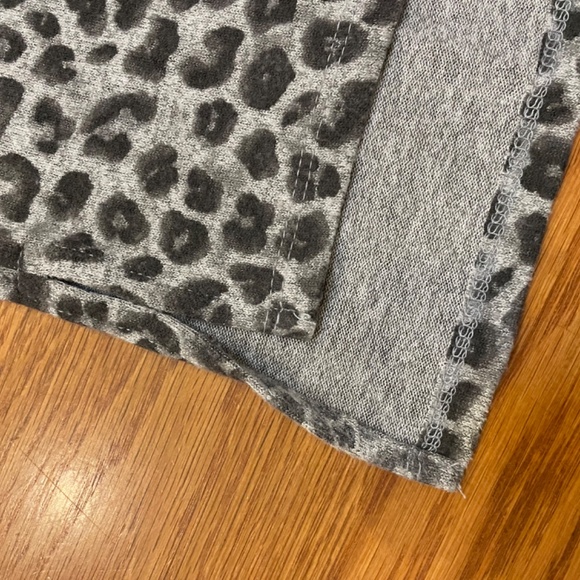 Gibsonlook Leopard Print top, Size S - Picture 10 of 12